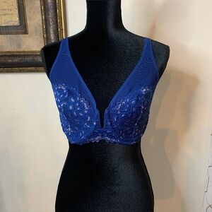 Frederick’s of Hollywood blue lace, two tone, underwire bra, size 34F